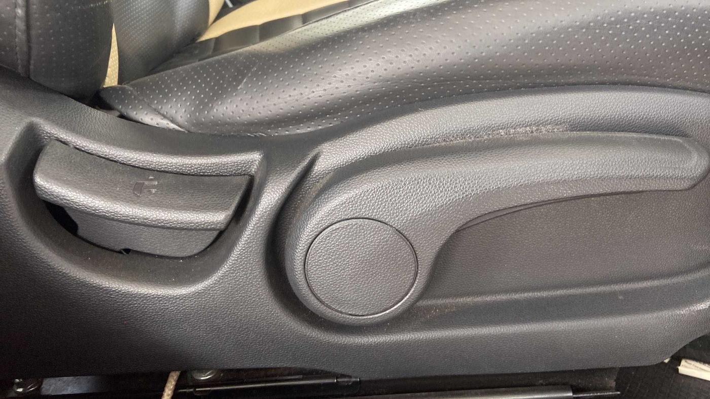 2020 Hyundai Elite i20 SPORTZ PLUS 1.2, Petrol, Manual, 32,837 km, Driver Side Adjustment Panel