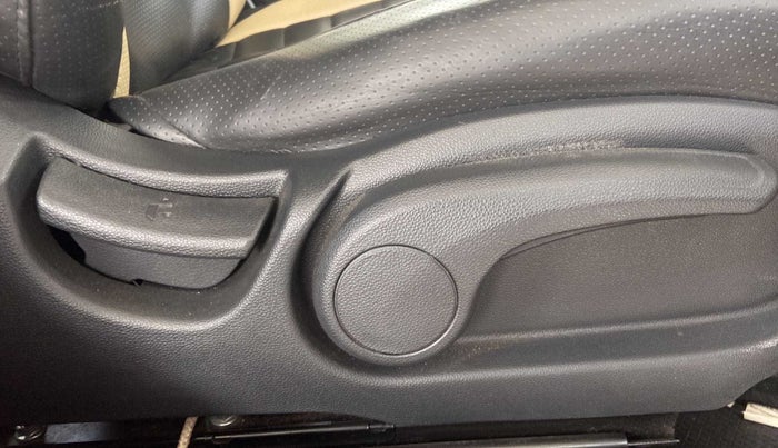 2020 Hyundai Elite i20 SPORTZ PLUS 1.2, Petrol, Manual, 32,837 km, Driver Side Adjustment Panel