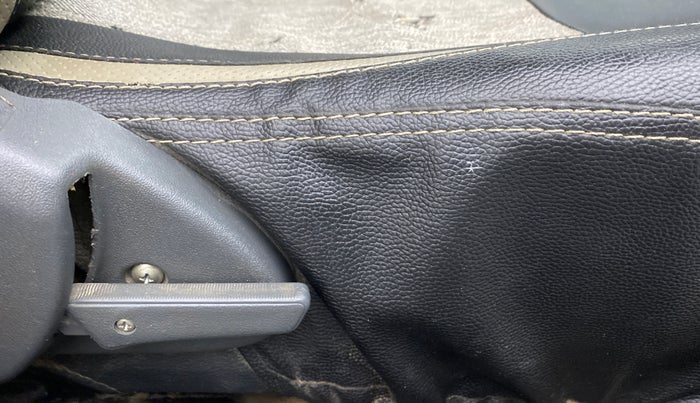 2016 Maruti Alto 800 LXI, CNG, Manual, 55,464 km, Driver Side Adjustment Panel