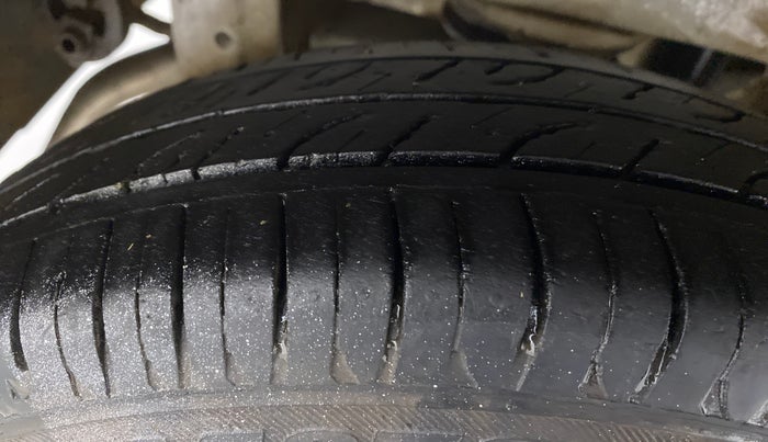 2016 Maruti Alto 800 LXI, CNG, Manual, 55,464 km, Right Rear Tyre Tread