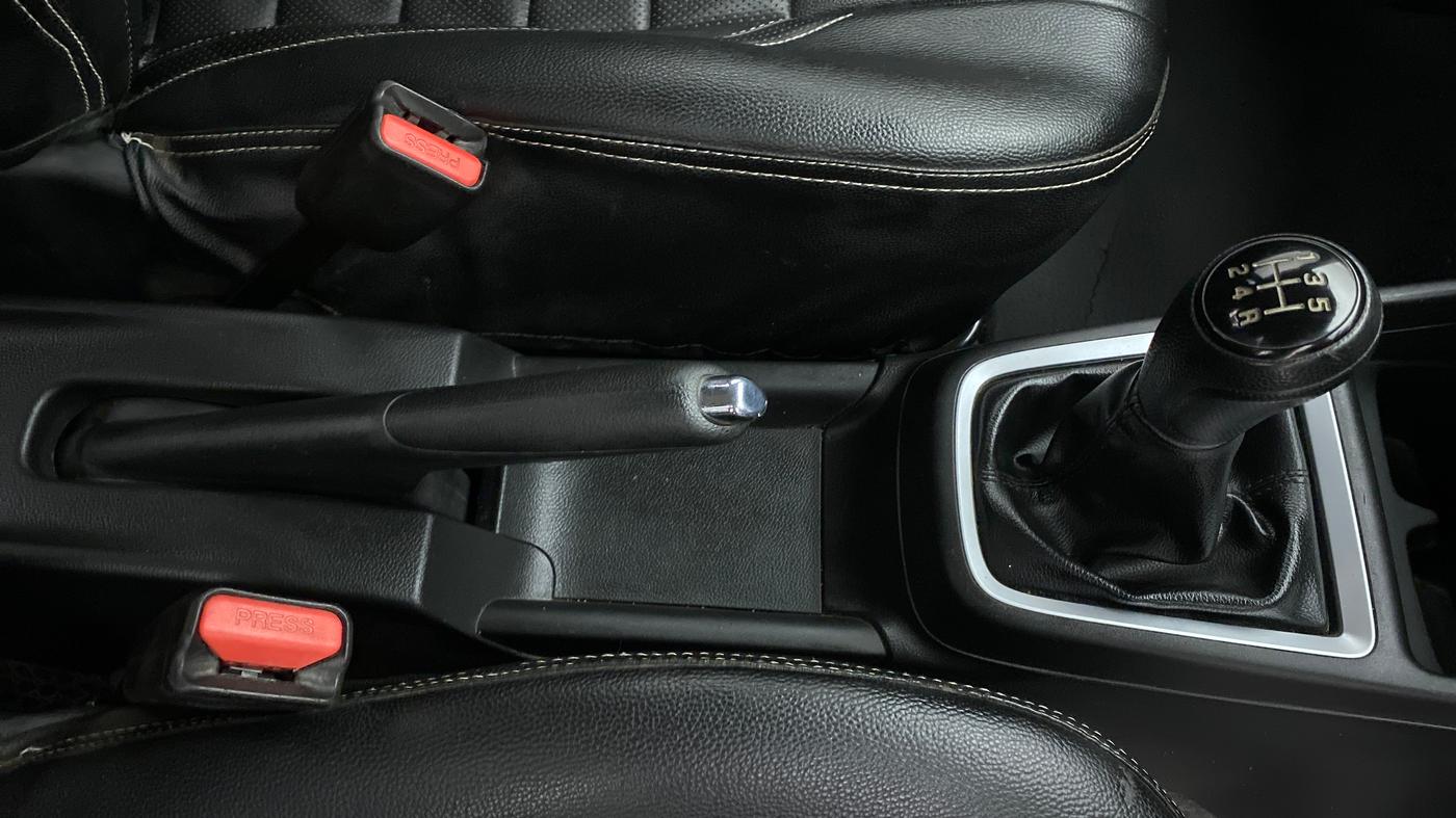 2019 Maruti Swift VXI D, Petrol, Manual, 37,731 km, Gear Lever