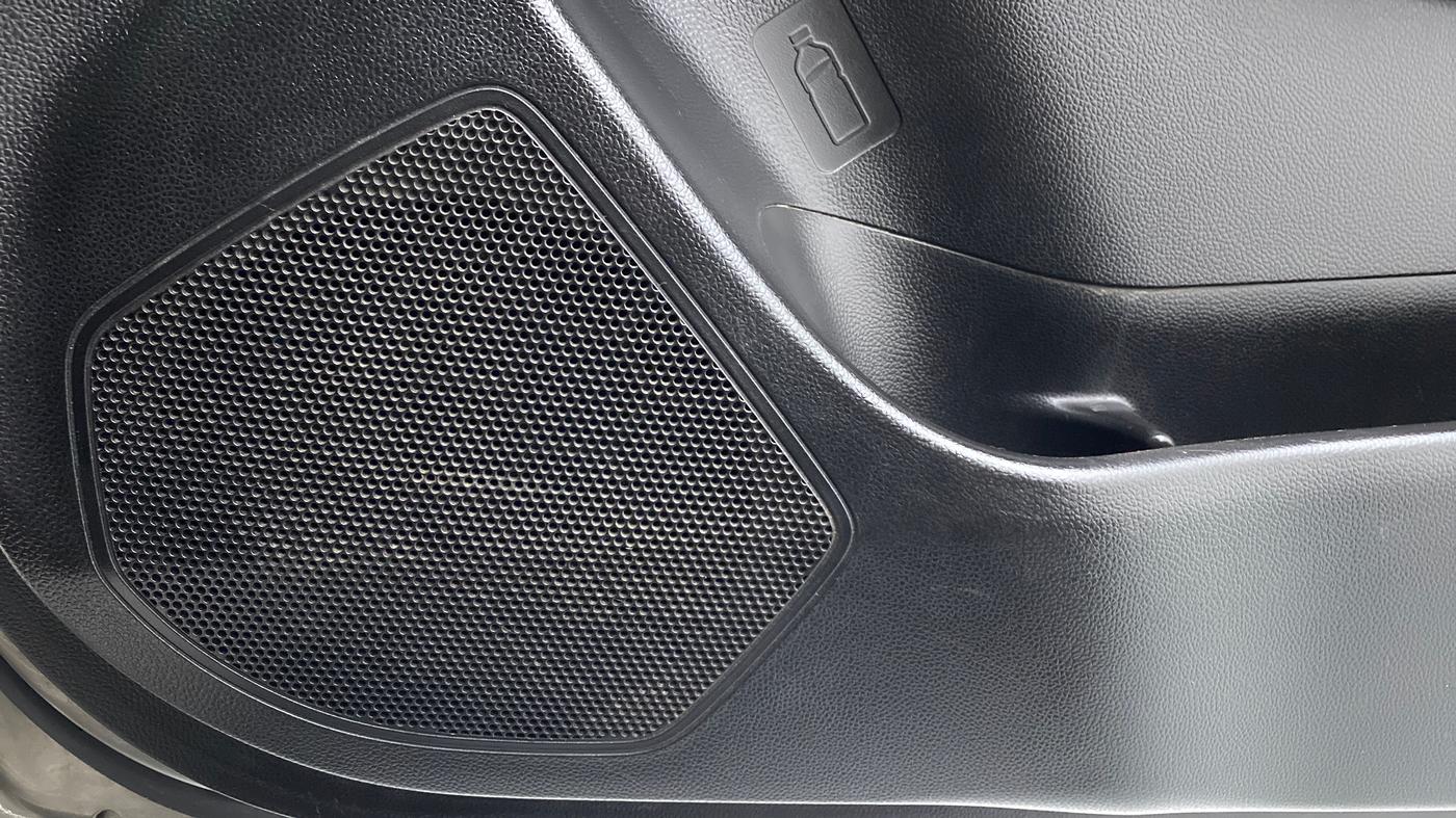 2019 Maruti Swift VXI D, Petrol, Manual, 37,731 km, Speaker