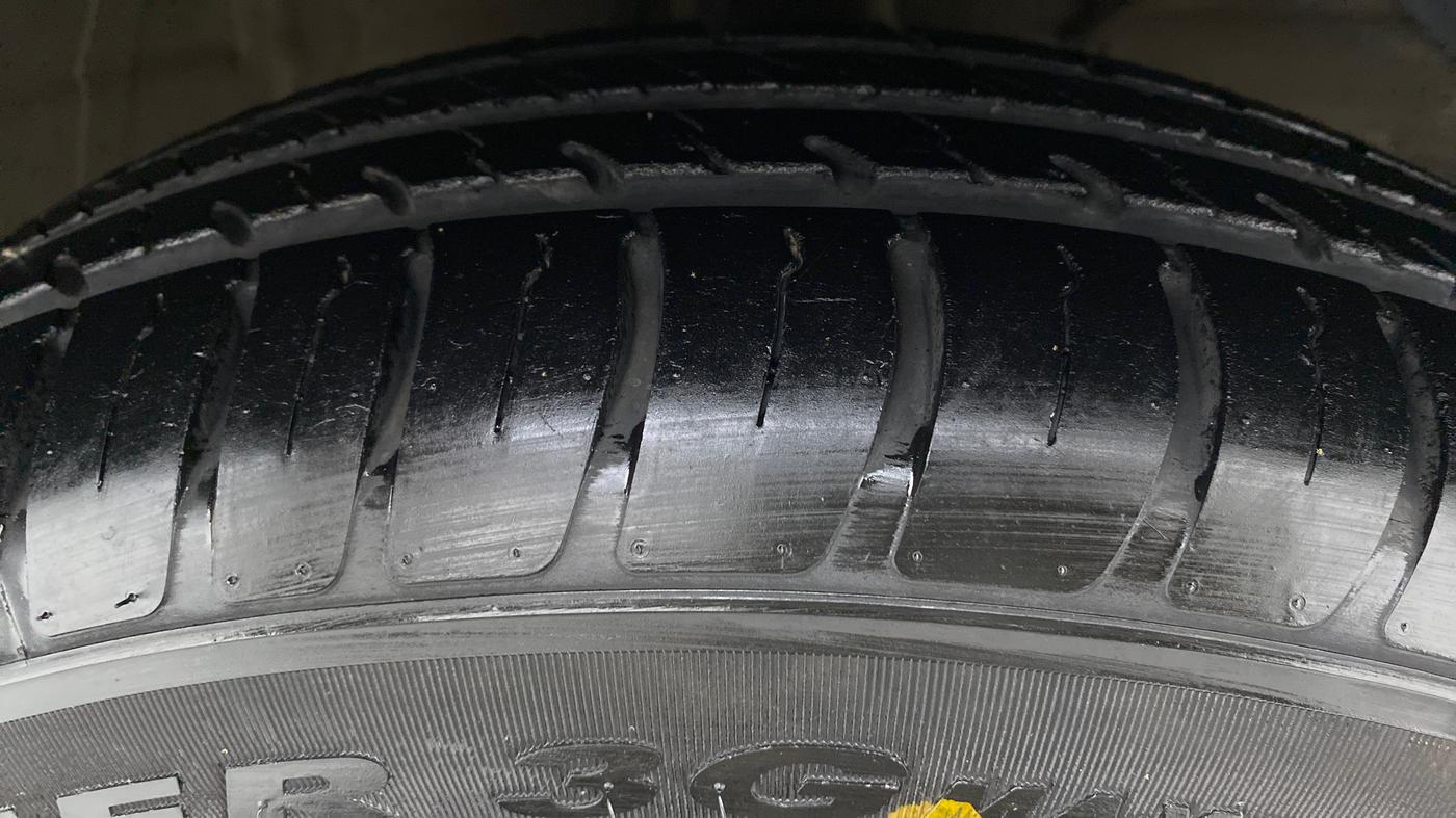 2019 Maruti Swift VXI D, Petrol, Manual, 37,731 km, Right Front Tyre Tread