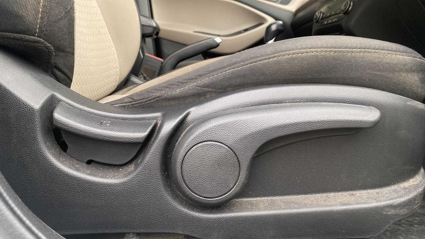 2017 Hyundai Elite i20 ASTA 1.2 (O), Petrol, Manual, 27,270 km, Driver Side Adjustment Panel