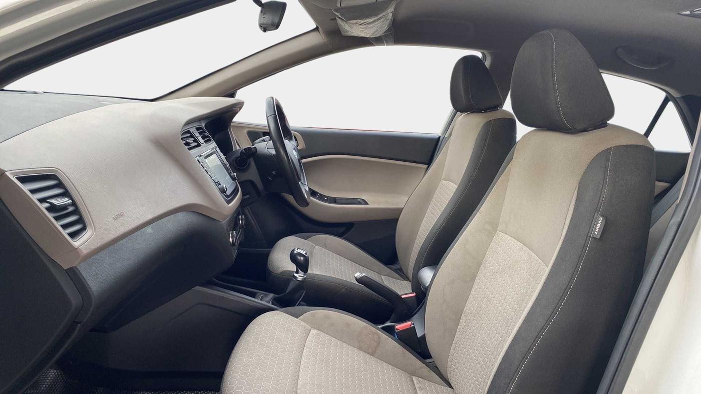 2017 Hyundai Elite i20 ASTA 1.2 (O), Petrol, Manual, 27,270 km, Right Side Front Door Cabin
