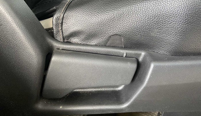 2020 Renault TRIBER RXZ, Petrol, Manual, 41,351 km, Driver Side Adjustment Panel