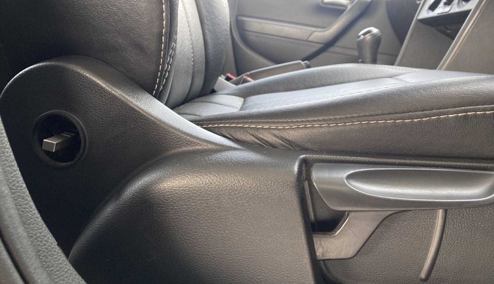 2018 Volkswagen Ameo COMFORTLINE 1.0L, Petrol, Manual, 39,694 km, Driver Side Adjustment Panel