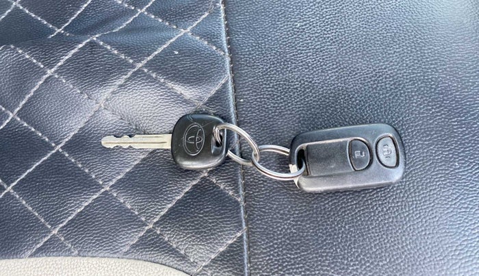 2011 Toyota Etios G, Petrol, Manual, 81,852 km, Key Close Up