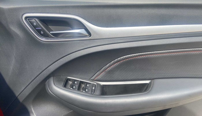 2022 MG ASTOR SHARP 1.3 TURBO AT, Petrol, Automatic, 7,459 km, Driver Side Door Panels Control