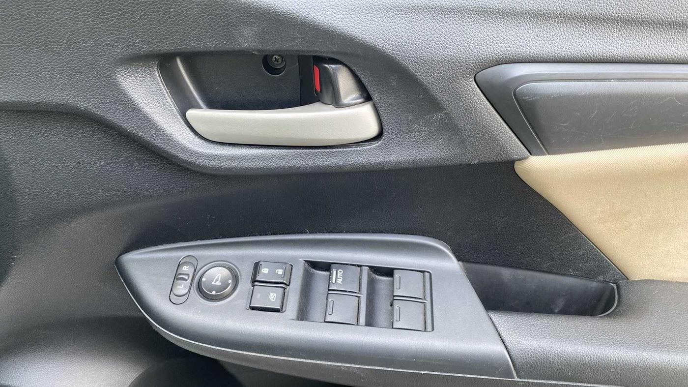 2021 Honda Jazz 1.2L I-VTEC V CVT, Petrol, Automatic, 22,315 km, Driver Side Door Panels Control