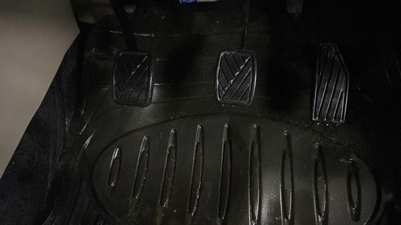 2017 Maruti Dzire VXI, Petrol, Manual, 19,537 km, Pedals