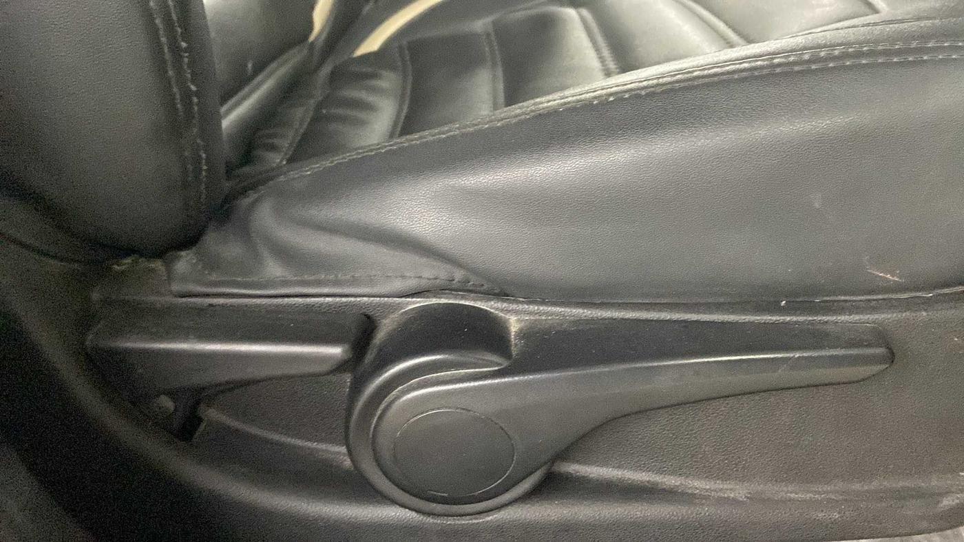 2019 Tata Tiago XZ PETROL, Petrol, Manual, 32,435 km, Driver Side Adjustment Panel