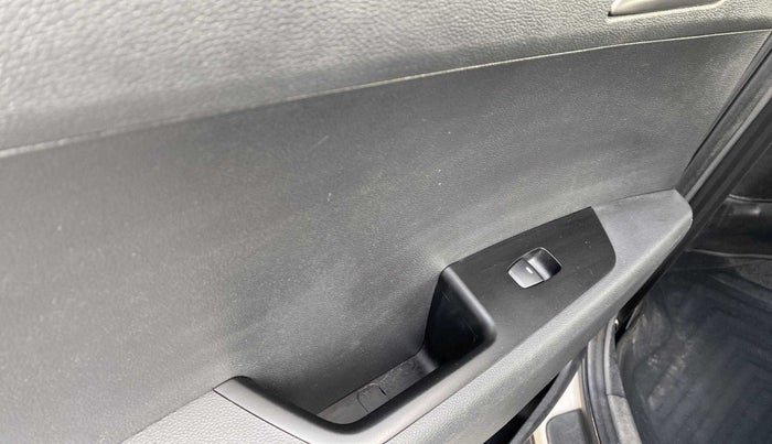2017 Hyundai Creta SX PLUS 1.6 PETROL, Petrol, Manual, 78,347 km, Left rear window switch / handle - Switch/handle not functional
