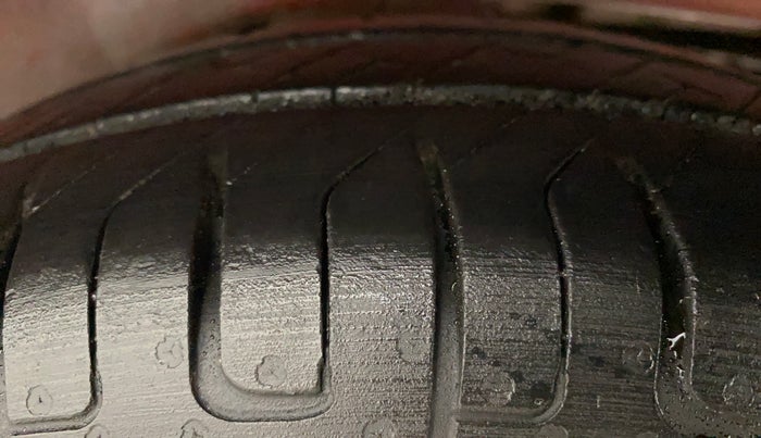 2010 Maruti A Star VXI, Petrol, Manual, 63,160 km, Left Rear Tyre Tread