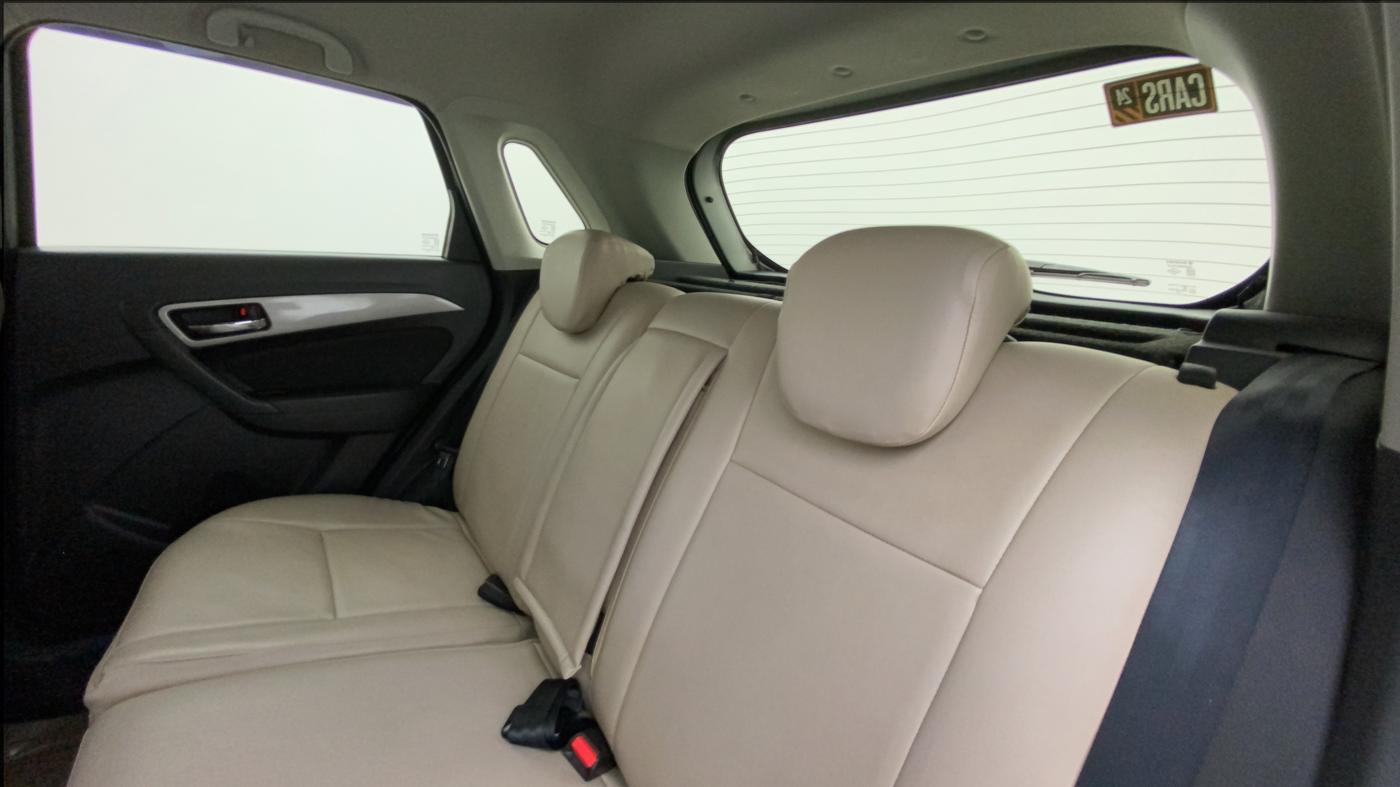 2016 Maruti Vitara Brezza ZDI, Diesel, Manual, 1,12,913 km, Right Side Rear Door Cabin