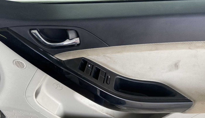 2020 Tata NEXON XZA PLUS (O) DIESEL DUAL TONE, Diesel, Automatic, 37,694 km, Driver Side Door Panels Control