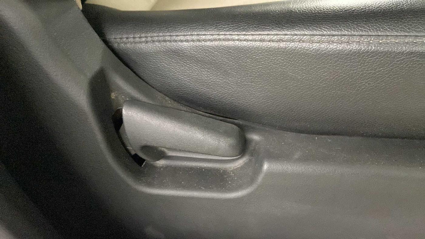 2018 Maruti Wagon R 1.0 LXI CNG, CNG, Manual, 16,412 km, Driver Side Adjustment Panel