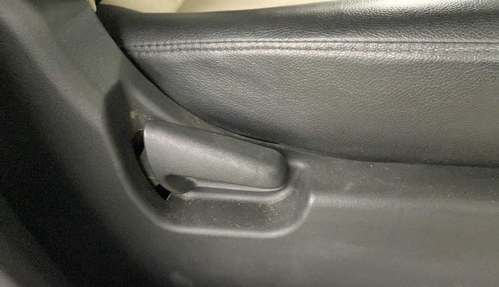 2018 Maruti Wagon R 1.0 LXI CNG, CNG, Manual, 16,412 km, Driver Side Adjustment Panel