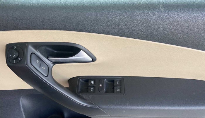 2017 Volkswagen Ameo HIGHLINE1.2L, Petrol, Manual, 27,385 km, Driver Side Door Panels Control