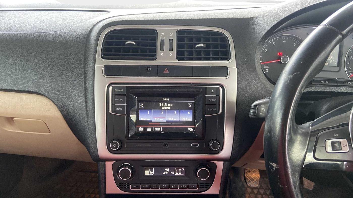 2017 Volkswagen Ameo HIGHLINE1.2L, Petrol, Manual, 27,385 km, Infotainment System