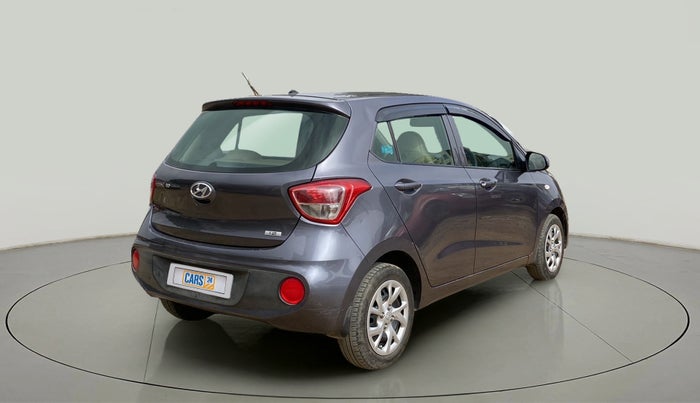 2017 Hyundai Grand i10 MAGNA 1.2 KAPPA VTVT, Petrol, Manual, 30,346 km, Right Back Diagonal