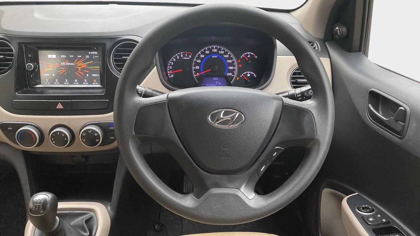 2017 Hyundai Grand i10 MAGNA 1.2 KAPPA VTVT, Petrol, Manual, 30,346 km, Steering Wheel Close Up