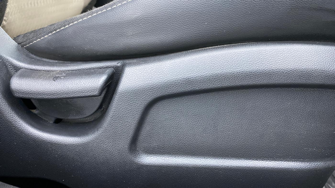 2018 Hyundai Elite i20 Magna Executive 1.2, Petrol, Manual, 37,950 km, Driver Side Adjustment Panel