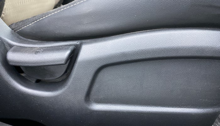 2018 Hyundai Elite i20 Magna Executive 1.2, Petrol, Manual, 37,950 km, Driver Side Adjustment Panel