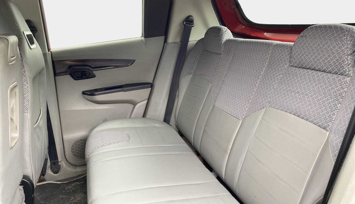 2017 Mahindra Kuv100 K4 6 STR, Petrol, Manual, 62,711 km, Right Side Rear Door Cabin