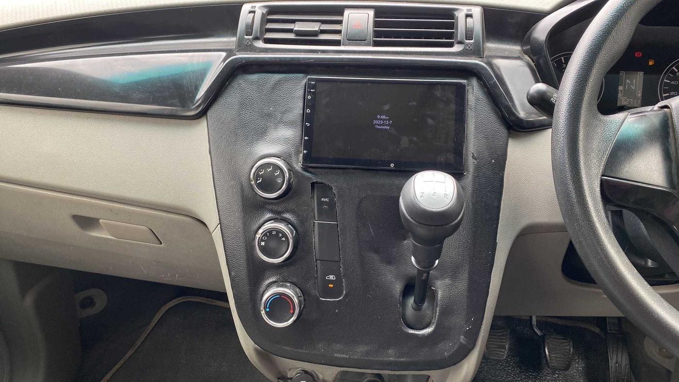 2017 Mahindra Kuv100 K4 6 STR, Petrol, Manual, 62,711 km, Air Conditioner