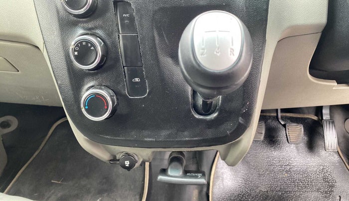 2017 Mahindra Kuv100 K4 6 STR, Petrol, Manual, 62,711 km, Gear Lever