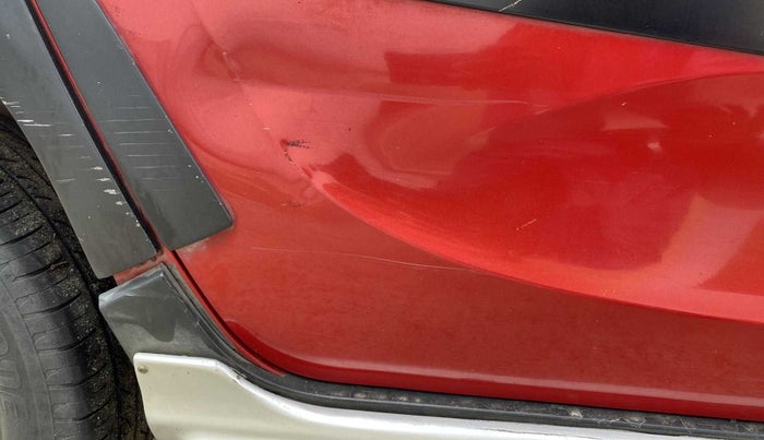 2017 Mahindra Kuv100 K4 6 STR, Petrol, Manual, 62,711 km, Right rear door - Slightly dented