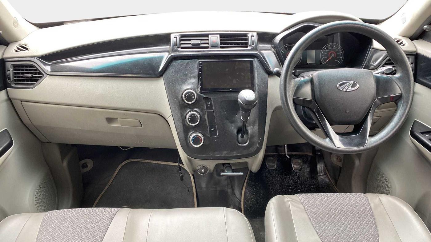 2017 Mahindra Kuv100 K4 6 STR, Petrol, Manual, 62,711 km, Dashboard