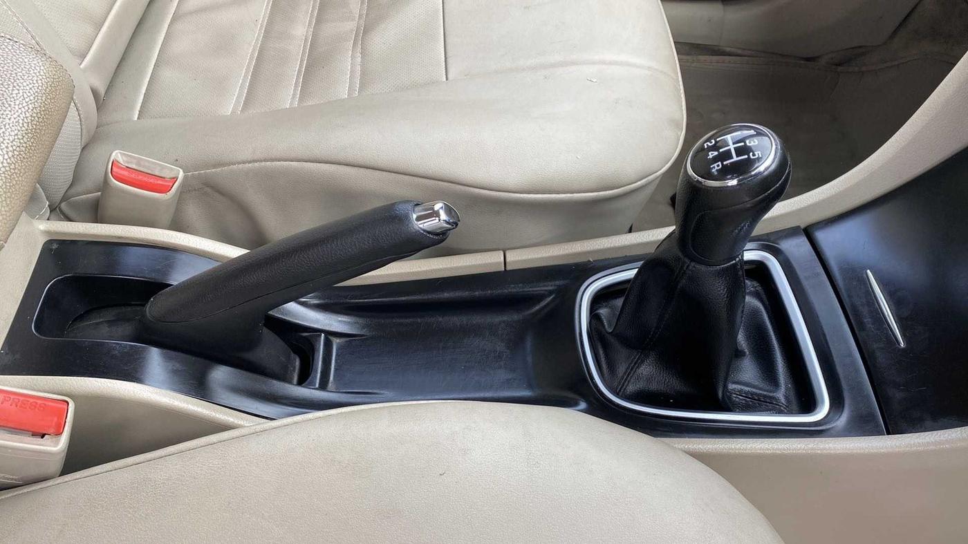 2014 Maruti Ciaz VXI+, Petrol, Manual, 62,346 km, Gear Lever