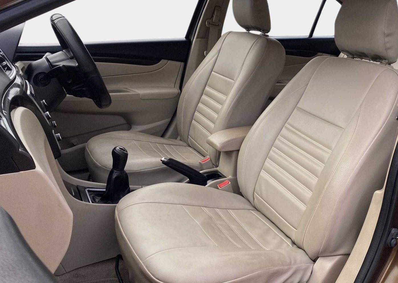 2014 Maruti Ciaz VXI+, Petrol, Manual, 62,346 km, Right Side Front Door Cabin