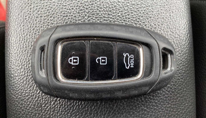 2018 Hyundai Verna 1.6 VTVT SX O, Petrol, Manual, 43,477 km, Key Close Up