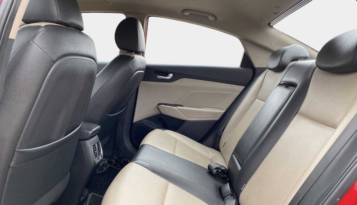 2018 Hyundai Verna 1.6 VTVT SX O, Petrol, Manual, 43,477 km, Right Side Rear Door Cabin