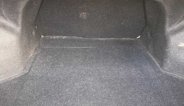 2017 Maruti Ciaz ZETA 1.4  MT PETROL, Petrol, Manual, 67,101 km, Boot Inside