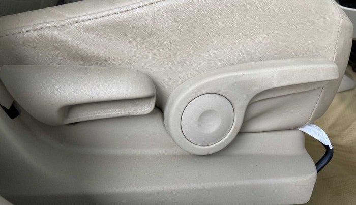 2017 Maruti Ciaz ZETA 1.4  MT PETROL, Petrol, Manual, 67,101 km, Driver Side Adjustment Panel