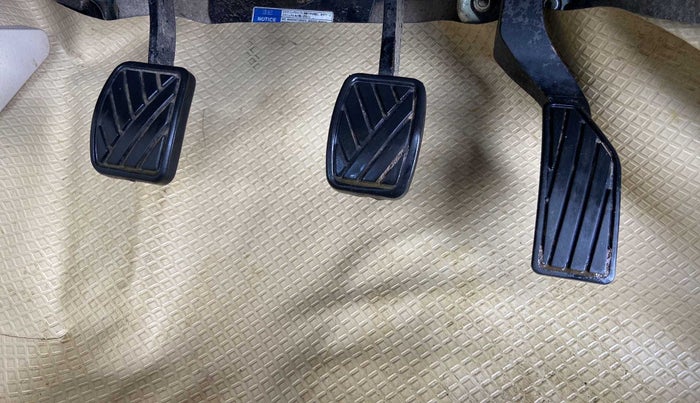 2017 Maruti Ciaz ZETA 1.4  MT PETROL, Petrol, Manual, 67,101 km, Pedals