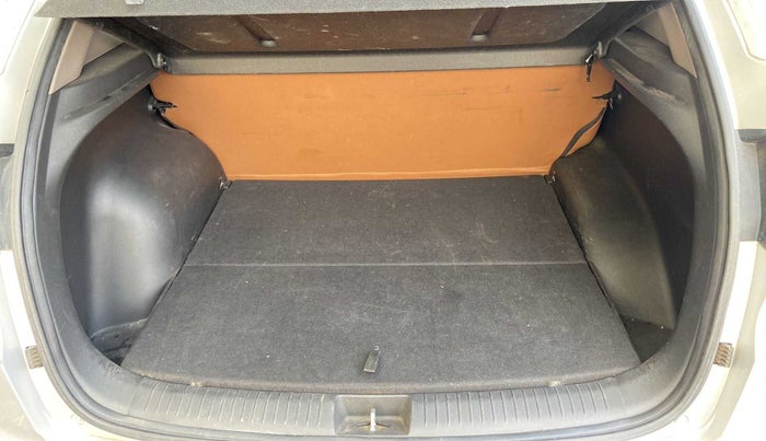 2016 Hyundai Creta SX 1.6 DIESEL, Diesel, Manual, 96,885 km, Boot Inside