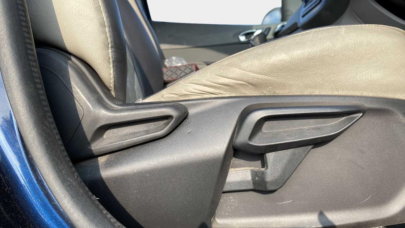 2020 Tata TIGOR XZA PLUS PETROL, Petrol, Automatic, 29,121 km, Driver Side Adjustment Panel