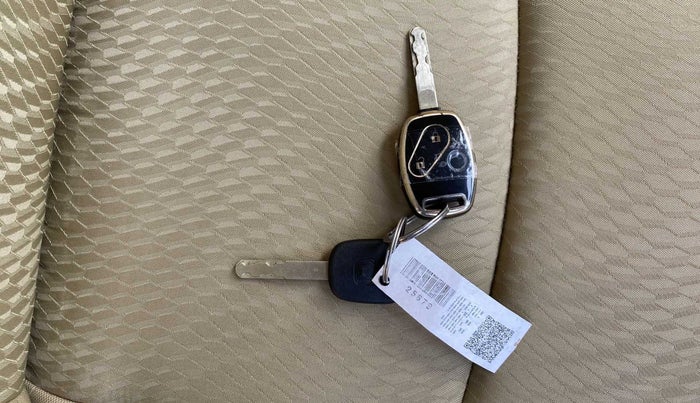 2015 Honda Amaze 1.2L I-VTEC S, Petrol, Manual, 60,808 km, Key Close Up