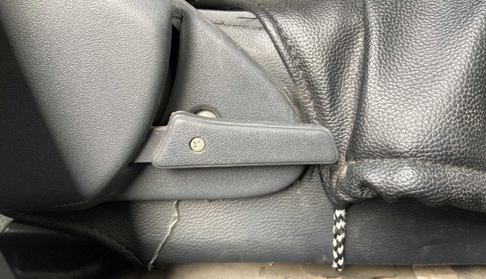 2018 Maruti Alto 800 LXI, Petrol, Manual, 70,062 km, Driver Side Adjustment Panel