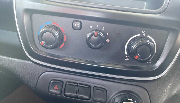 2017 Renault Kwid RXL 1.0 AMT, Petrol, Automatic, 29,341 km, AC Unit - Directional switch has minor damage