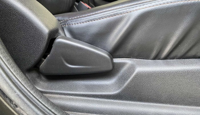 2017 Renault Kwid RXL 1.0 AMT, Petrol, Automatic, 29,341 km, Driver Side Adjustment Panel