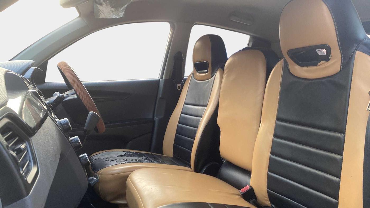2018 Mahindra KUV 100 NXT K2 P 6 STR, Petrol, Manual, 52,257 km, Right Side Front Door Cabin