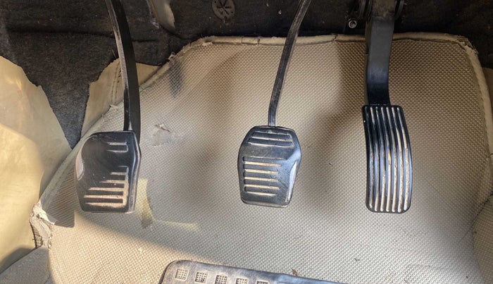 2015 Mahindra TUV300 T8, Diesel, Manual, 58,663 km, Pedals