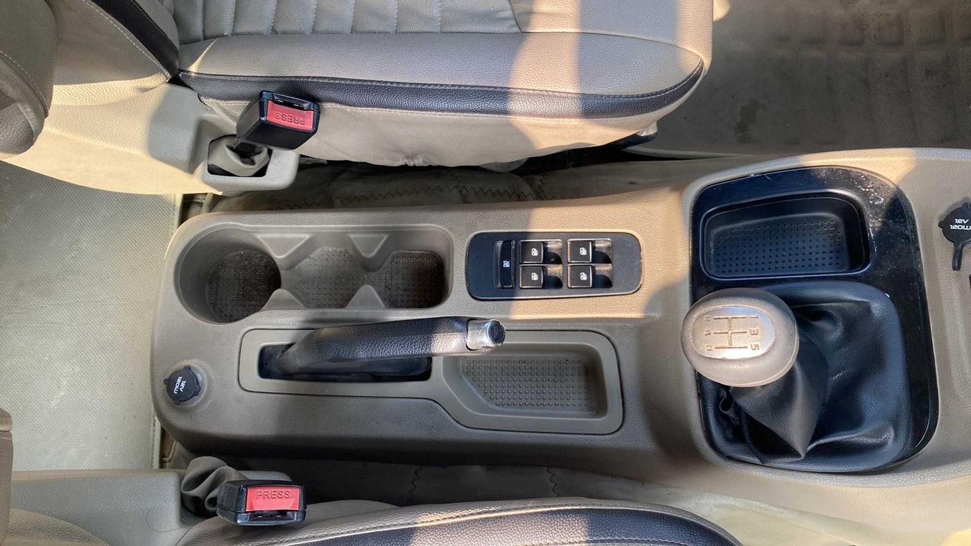 2015 Mahindra TUV300 T8, Diesel, Manual, 58,663 km, Gear Lever