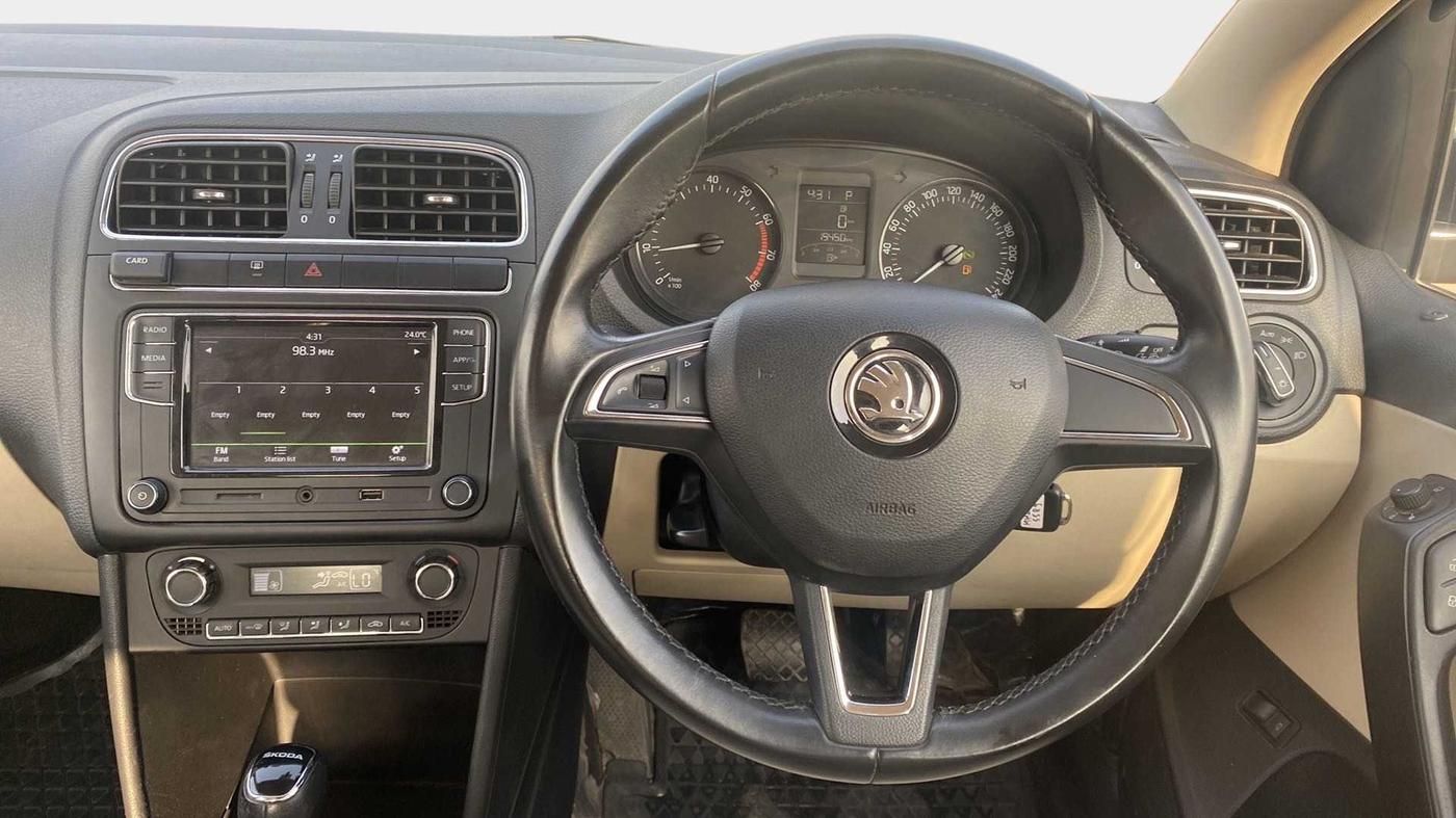 2018 Skoda Rapid STYLE 1.6 MPI AT, Petrol, Automatic, 19,644 km, Steering Wheel Close Up